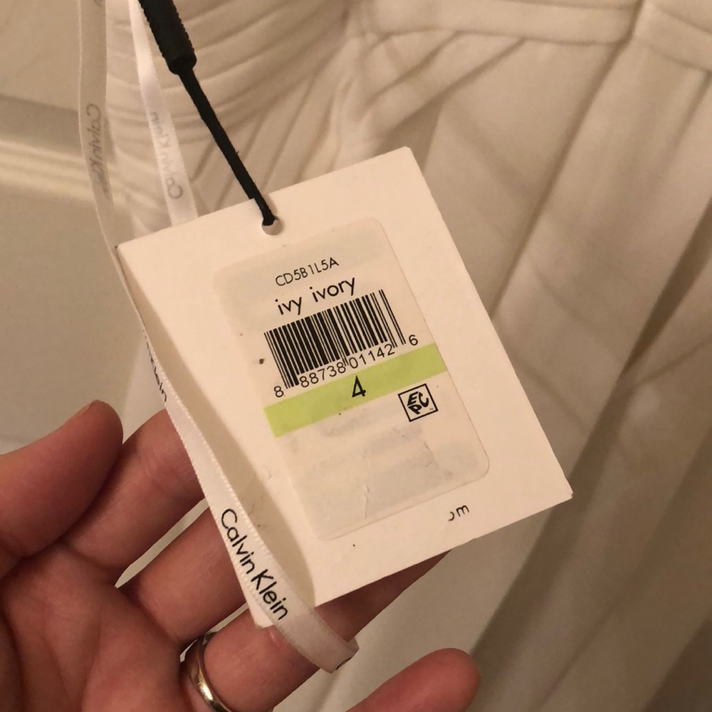 FLASH SALE! 🔥White Calvin Klein Dress Size 4 - Picture 5 of 8